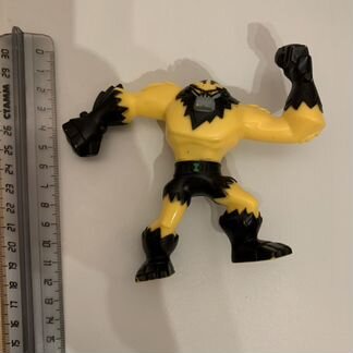 Фигурка Ben 10 Shocksquatch