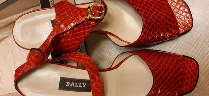 Красные босоножки от Bally из кожи змеи. Новые