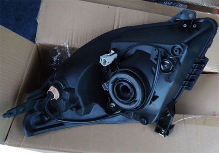 Suzuki Swift фара передняя левая правая 2005-2010