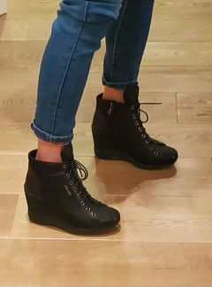 Ботинки-полусапожки prada