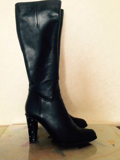 Продаю женские сапожки 36 размера