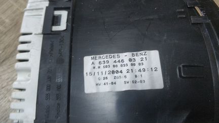 Mercedes w639 панель приборов