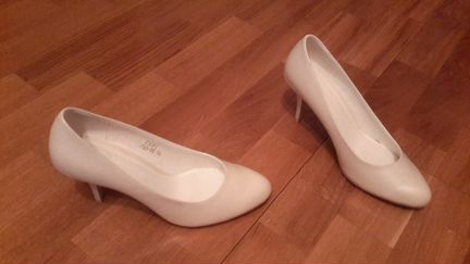 Белые кожаные туфли