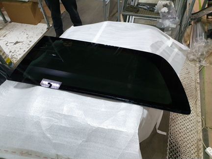 Стекло боковое Mercedes Benz V class A4476733205