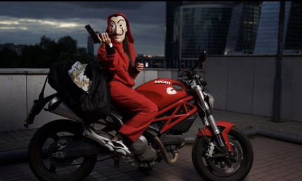 Костюм бумажный дом