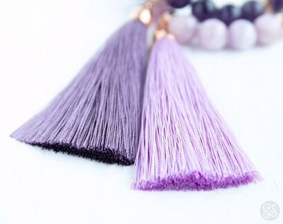 Парный браслет из аметиста и кунцита с кистями