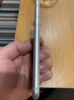 Телефон iPhone 8 64Gb