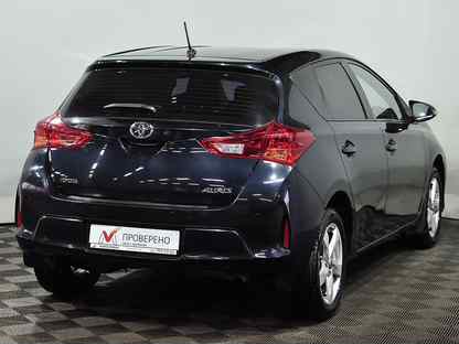 Toyota Auris 2013 зад