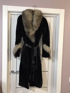 Мутоновая шуба с воротником из чернобурки