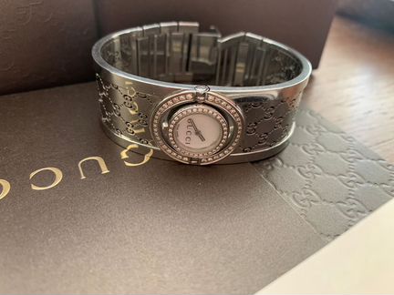 Часы Gucci с бриллиантами