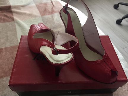 Кожаные босоножки 39-40