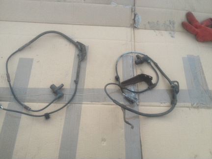 Toyota RAV4 (00-05) датчик ABS передний
