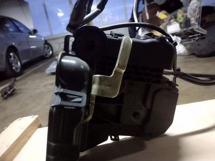 Замок двери Мерседес w211