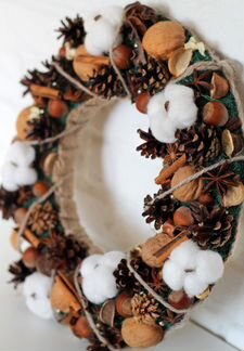 Венок из натуральных материалов