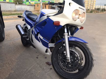 Мотоцикл Yamaha fzr Ямаха фзр джинезис 750 88 год