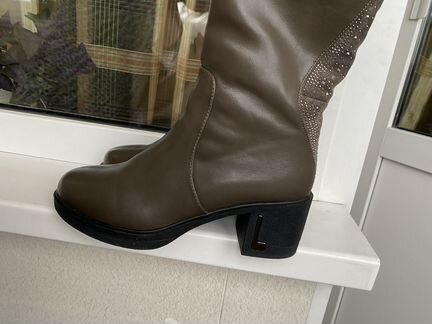 Сапоги 40 р,вторые в подарок