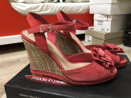 Босоножки на танкетке Moda in Pelle