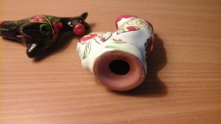 Глиняные солонка и свистулька