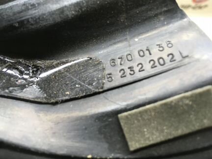 Уплотнитель нижний переднего стекла Mercedes W230