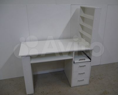 Маникюрный столик