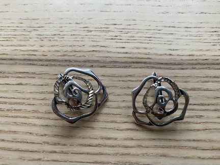 Серьги цветком из металла, английский замок