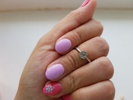 Кольцо из белого золота с бриллиантами