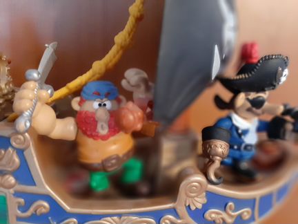 Корабль пиратов с 5ю фигурками